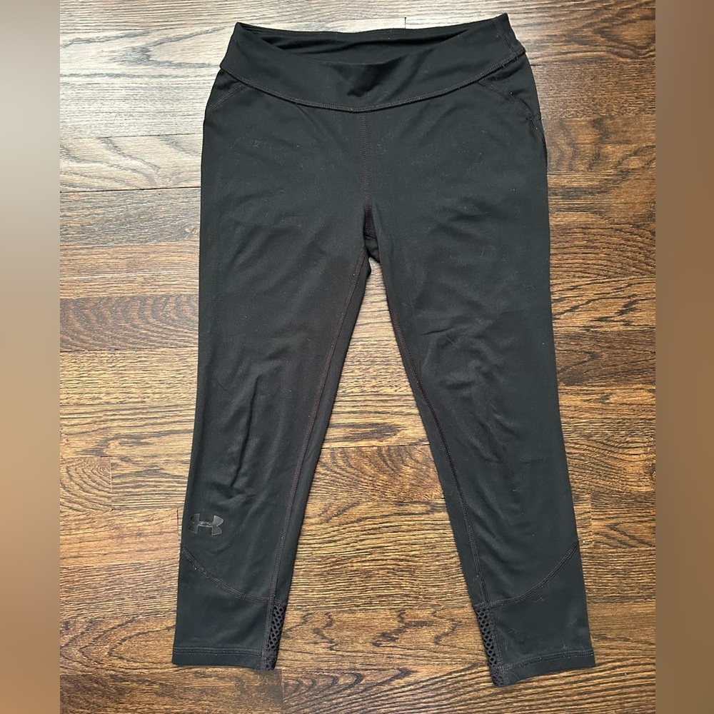 Black Under Armour three-quarter-length leggings!